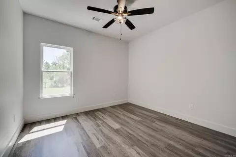 Bedroom - 8 Dandelion Dr, Greenbrier, AR 72058 photo 5 of 5