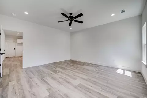 Living - 8 Dandelion Dr, Greenbrier, AR 72058 photo 6 of 6