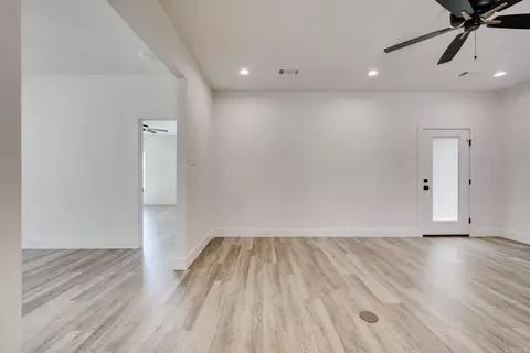 Living - 8 Dandelion Dr, Greenbrier, AR 72058 photo 5 of 6