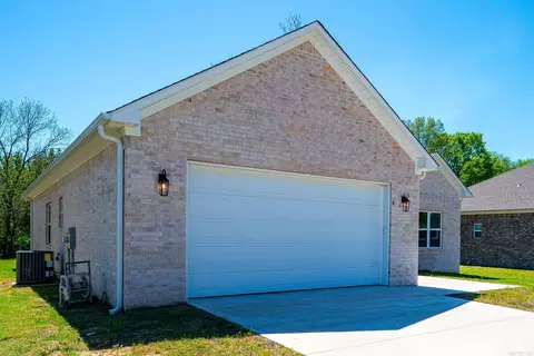 Exterior - 8 Dandelion Dr, Greenbrier, AR 72058 photo 4 of 5