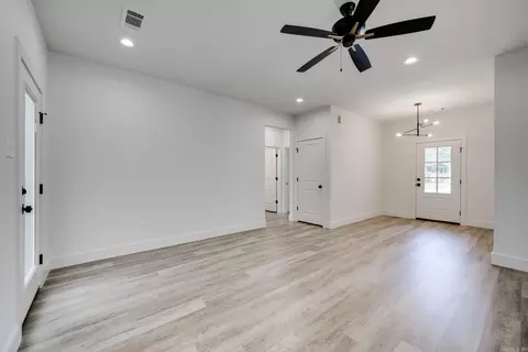 Living - 8 Dandelion Dr, Greenbrier, AR 72058 photo 3 of 6