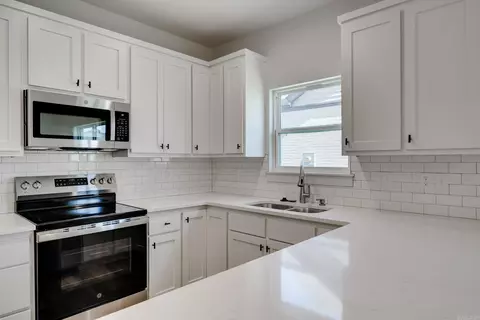 Kitchen - 8 Dandelion Dr, Greenbrier, AR 72058 photo 2 of 4