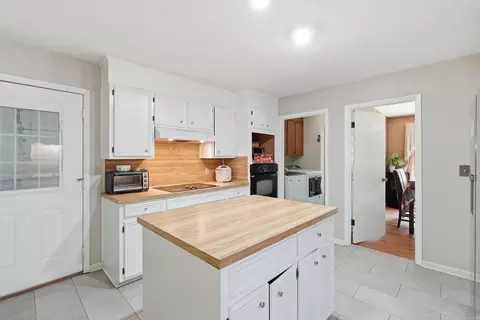 Kitchen - 6845 Village Dr, Pine Bluff, AR 71603 photo 4 of 4