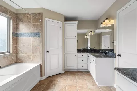 Bath - 579 Crepe Myrtle Loop, Cabot, AR 72023 photo 3 of 6