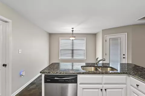 Kitchen - 579 Crepe Myrtle Loop, Cabot, AR 72023 photo 3 of 3