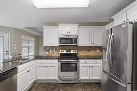 Kitchen - 579 Crepe Myrtle Loop, Cabot, AR 72023 photo 2 of 3