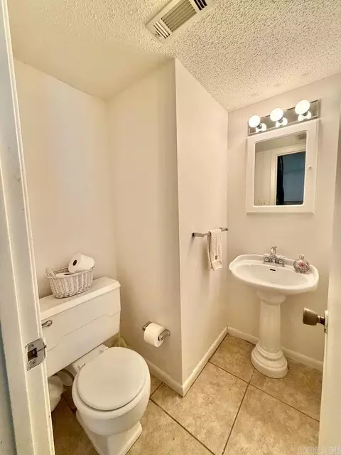 Bath - 613 Greenbriar Dr, Pine Bluff, AR 71603 photo 1 of 5