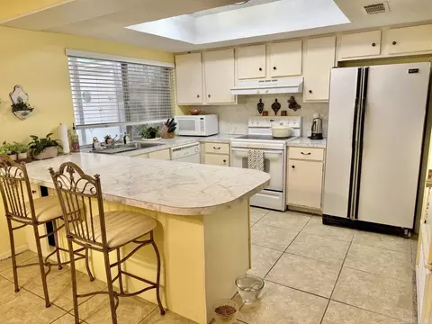 Kitchen - 613 Greenbriar Dr, Pine Bluff, AR 71603 photo 1 of 3