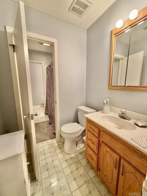 Bath - 613 Greenbriar Dr, Pine Bluff, AR 71603 photo 3 of 5