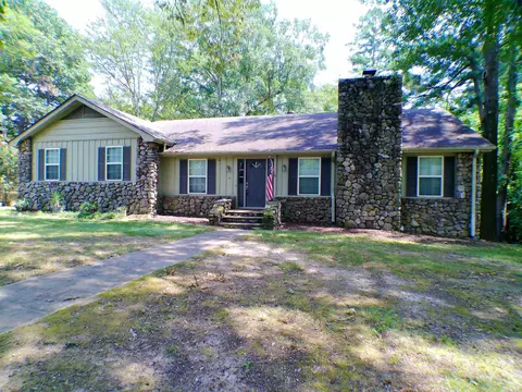 1 Ivy Cir, Arkadelphia, AR 71923