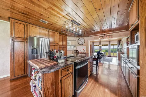 Kitchen - 137 Pickering Dr, Horatio, AR 71842 photo 3 of 4