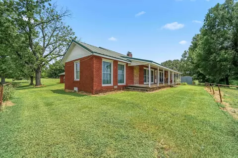 Exterior - 137 Pickering Dr, Horatio, AR 71842 photo 4 of 11