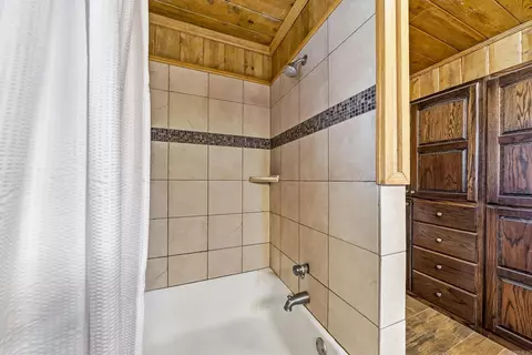 Bath - 137 Pickering Dr, Horatio, AR 71842 photo 2 of 5