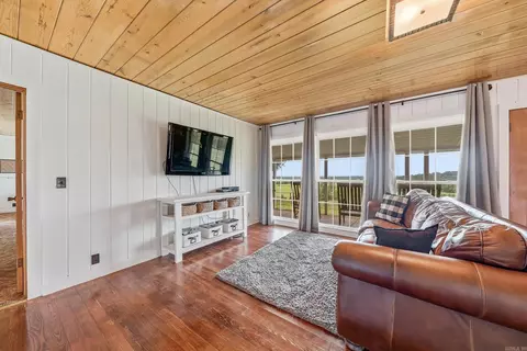 Living - 137 Pickering Dr, Horatio, AR 71842 photo 2 of 5