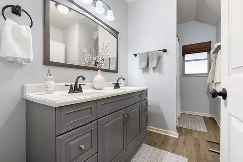 Bath - 126 Danny Dr, Clinton, AR 72031 photo 1 of 5