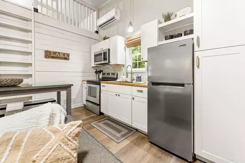 Kitchen - 126 Danny Dr, Clinton, AR 72031 photo 5 of 6