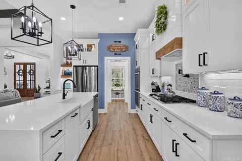 Kitchen - 1178 Brookhaven Ct, Alexander, AR 72002 photo 2 of 4