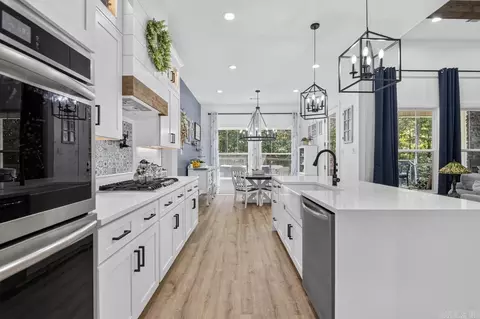 Kitchen - 1178 Brookhaven Ct, Alexander, AR 72002 photo 2 of 3