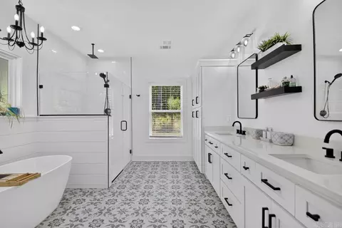 Bath - 1178 Brookhaven Ct, Alexander, AR 72002 photo 1 of 6