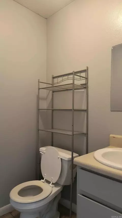 Bath - 5800-5826 W Short 3rd Ave, Pine Bluff, AR 71602 photo 2 of 2