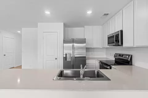 Kitchen - 63 Farmhouse Loop, Beebe, AR 72012 photo 3 of 4