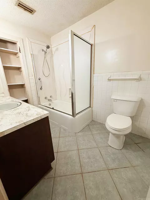Bath - 303 E Conway St, Benton, AR 72015 photo 3 of 4