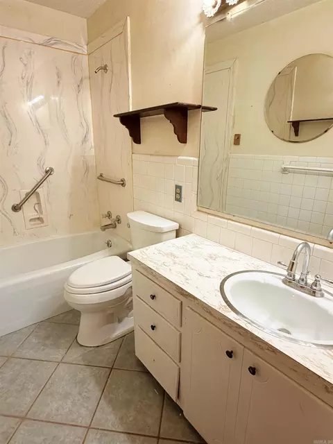 Bath - 303 E Conway St, Benton, AR 72015 photo 1 of 4