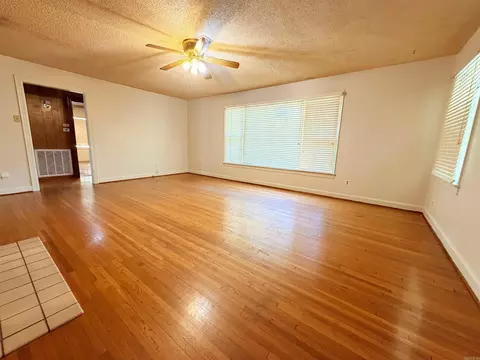 Living - 303 E Conway St, Benton, AR 72015 photo 3 of 8
