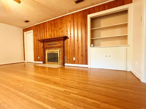 Living - 303 E Conway St, Benton, AR 72015 photo 5 of 8