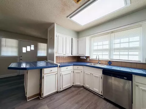 Kitchen - 303 E Conway St, Benton, AR 72015 photo 4 of 4