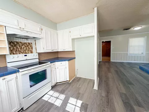 Kitchen - 303 E Conway St, Benton, AR 72015 photo 3 of 4