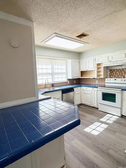 Kitchen - 303 E Conway St, Benton, AR 72015 photo 1 of 4
