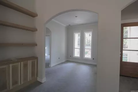 Living - 4675 College Ave, Conway, AR 72034 photo 1 of 3