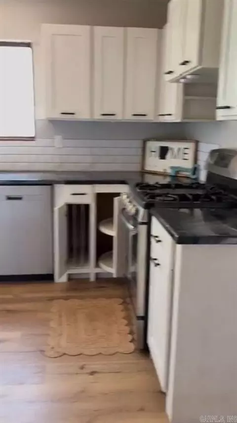 Kitchen - 6233 Sunny Fox Rd, Mountain View, AR 72560 photo 3 of 3