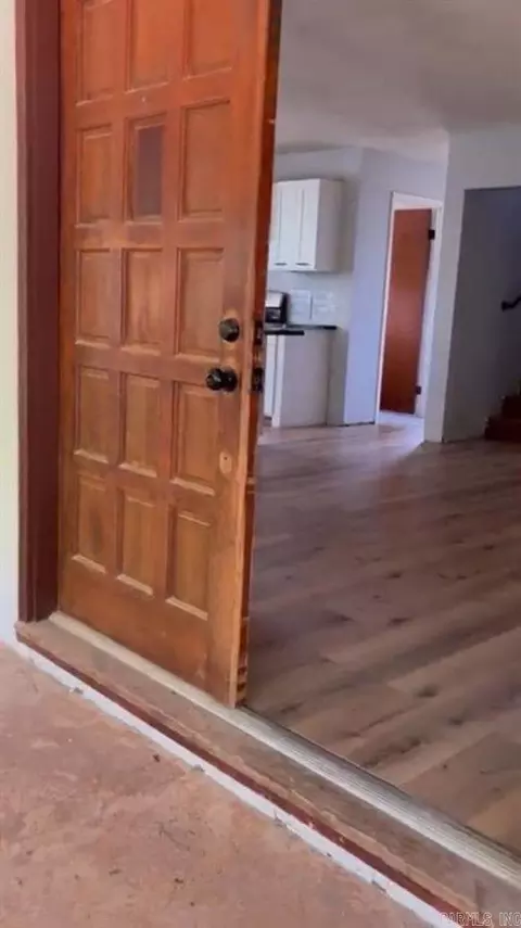 Entry Way - 6233 Sunny Fox Rd, Mountain View, AR 72560 photo 1 of 2