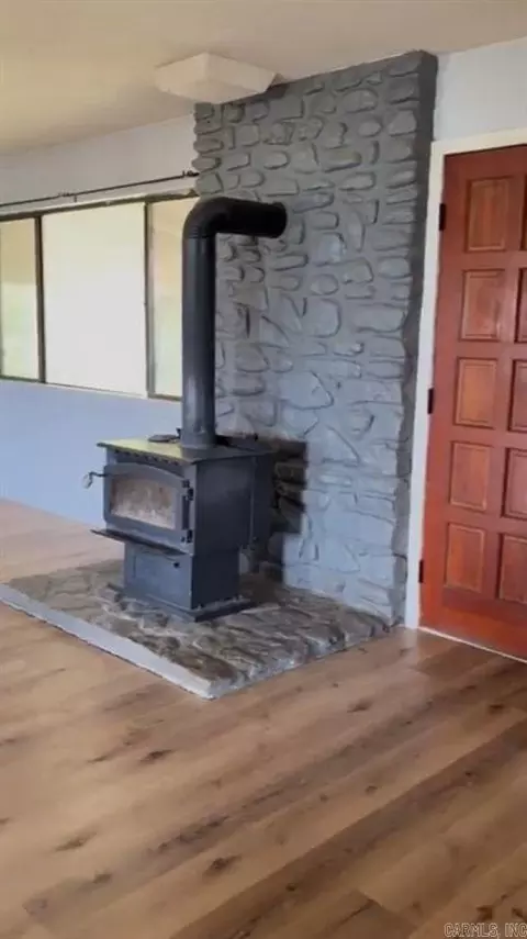 Living - 6233 Sunny Fox Rd, Mountain View, AR 72560 photo 2 of 4