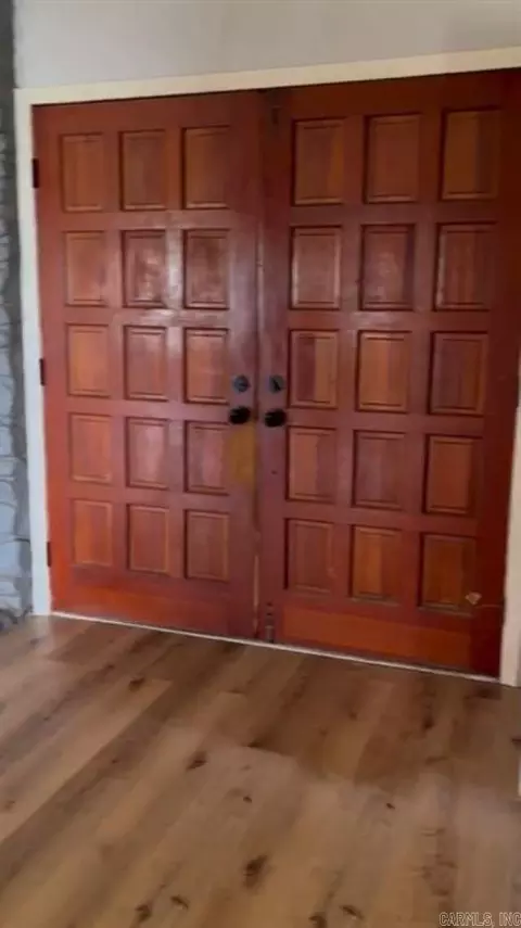 Entry Way - 6233 Sunny Fox Rd, Mountain View, AR 72560 photo 2 of 2