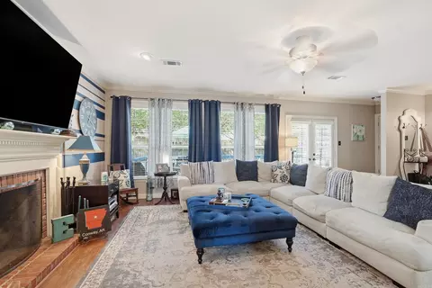 Living - 5 Brandon Cir, Conway, AR 72034 photo 1 of 2