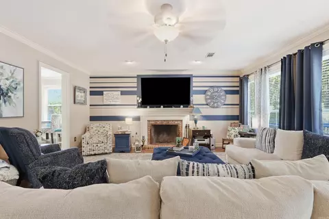 Living - 5 Brandon Cir, Conway, AR 72034 photo 2 of 2