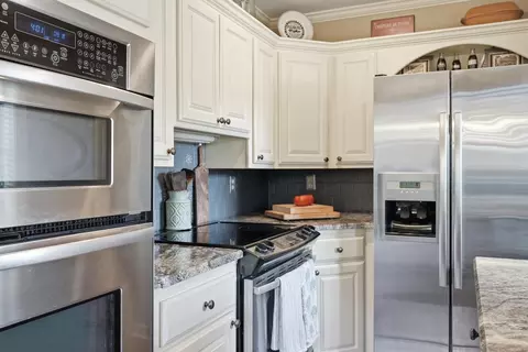 Kitchen - 5 Brandon Cir, Conway, AR 72034 photo 3 of 4