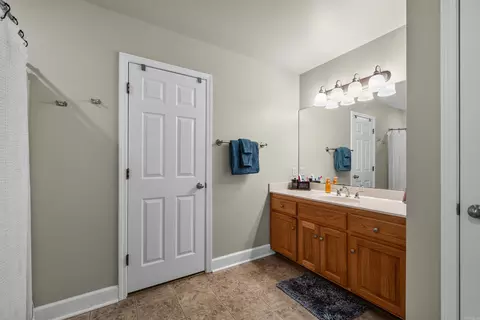 Bath - 3628 Winterbrook Dr, Benton, AR 72015 photo 1 of 2