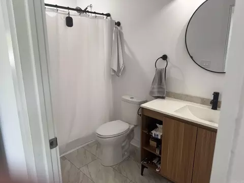Bath - 405 Walnut St, Marshall, AR 72650 photo 1 of 2