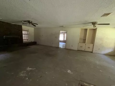 Living - 6920 Calloway Hill Dr, Pine Bluff, AR 71603 photo 6 of 7