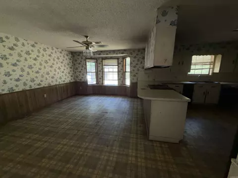 Living - 6920 Calloway Hill Dr, Pine Bluff, AR 71603 photo 7 of 7
