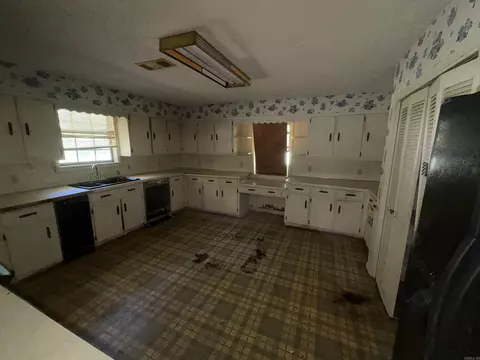 Kitchen - 6920 Calloway Hill Dr, Pine Bluff, AR 71603 photo 1 of 2