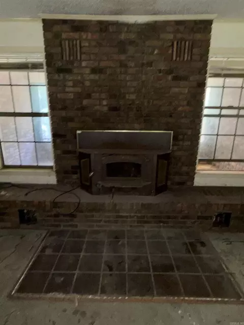 Living - 6920 Calloway Hill Dr, Pine Bluff, AR 71603 photo 4 of 7