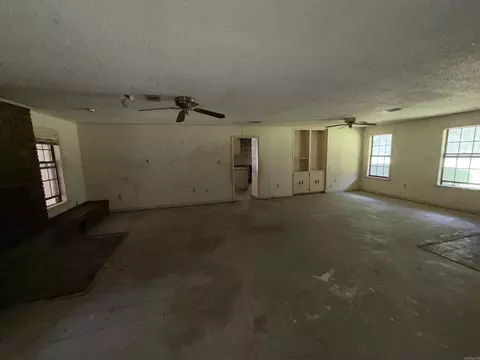 Living - 6920 Calloway Hill Dr, Pine Bluff, AR 71603 photo 5 of 7