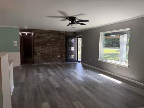 Living - 5 Ruth Dr, Conway, AR 72032 photo 2 of 4