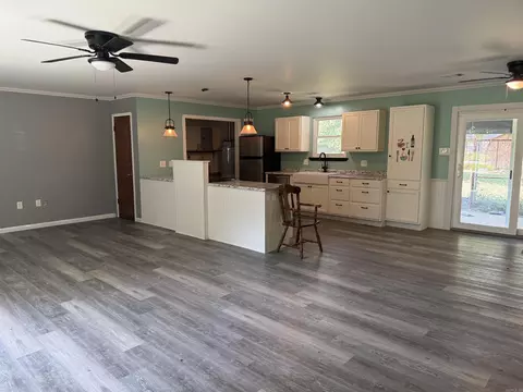 Living - 5 Ruth Dr, Conway, AR 72032 photo 4 of 4