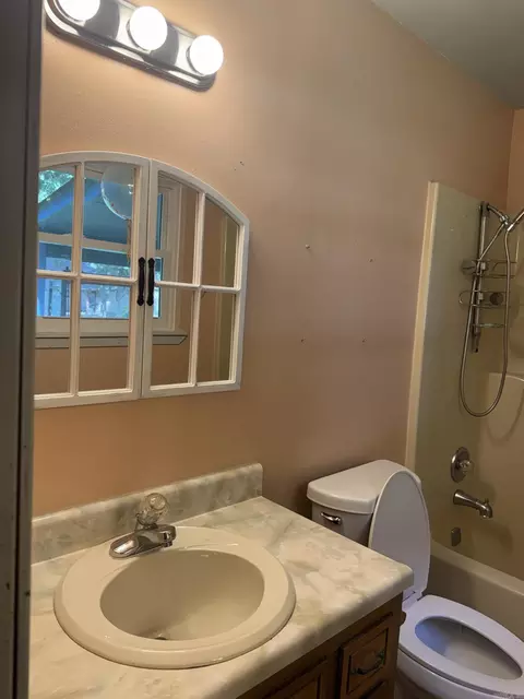 Bath - 5 Ruth Dr, Conway, AR 72032 photo 3 of 4